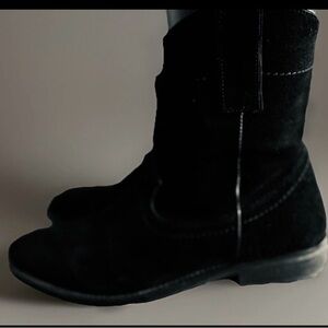 Boden Black Suede classic short Boot Sz 8-8.5 EU 39 VGUC